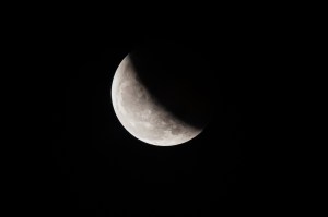 _moon-on-the-dark-night-dark-background_